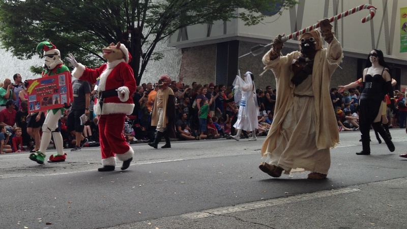 Illustration for article titled Vehicles Of The 2013 DragonCon Parade - Photo Dump